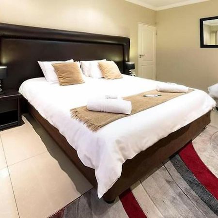 Discovery Guest House Windhoek Bagian luar foto