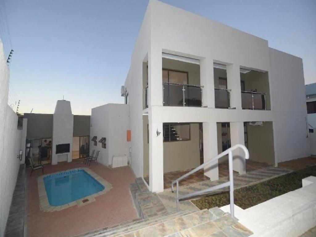 Discovery Guest House Windhoek Bagian luar foto